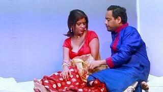 Beamy Indian girlfriend gets hatless and fucked on the bed